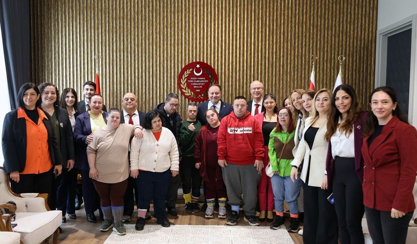 Down sendromlu gençler Meclis Başkanı Öztürkler'i ziyaret etti