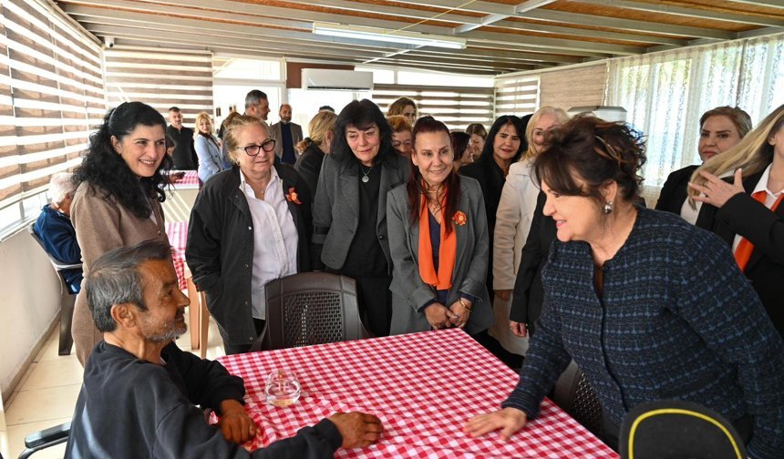 Zerrin Üstel Lapta Huzurevi’ni ziyaret etti