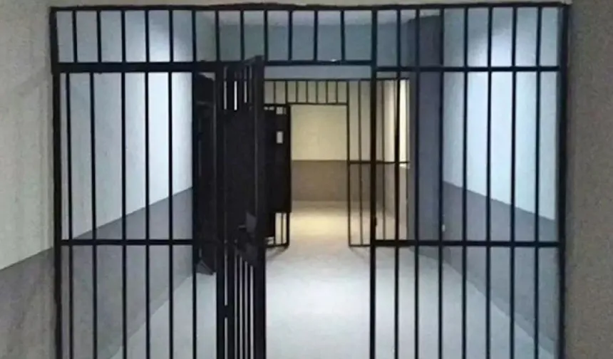 Gazimağusa’da polis hücresinden firar eden iki kişi yakalandı