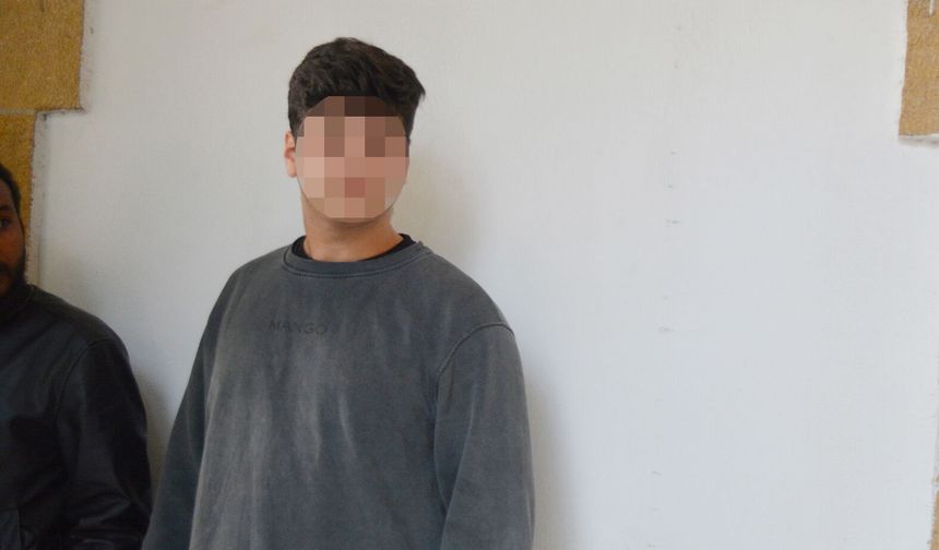 Geç Sinyal Verdi Diye Aracın Farını Kırdı