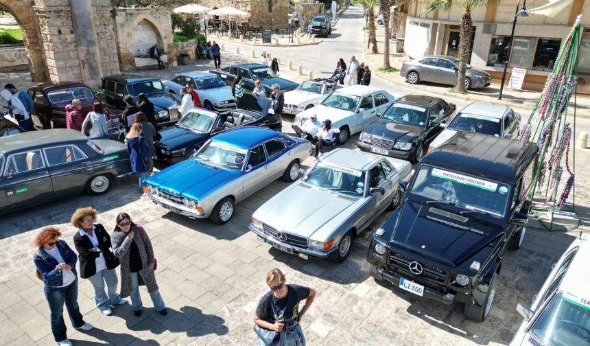 Klasik Otomobiller Mağusa Yollarında