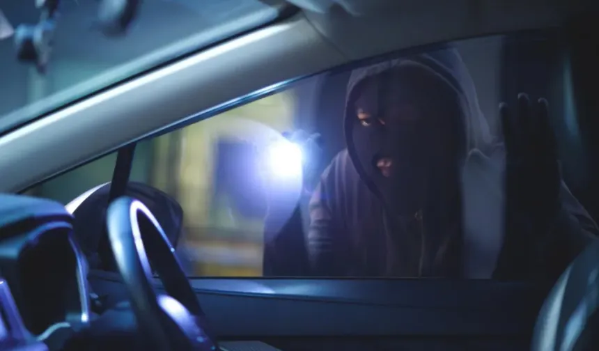 Limasol'da kilitli araçtan para çalıdığı tespit edilen 27 yaşındaki kişi tutuklandı