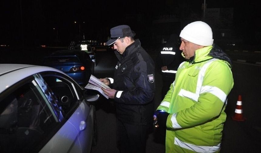 Denetimlerde 3 bin 40 sürücü kontrol edildi; 1 sürücü tutuklandı