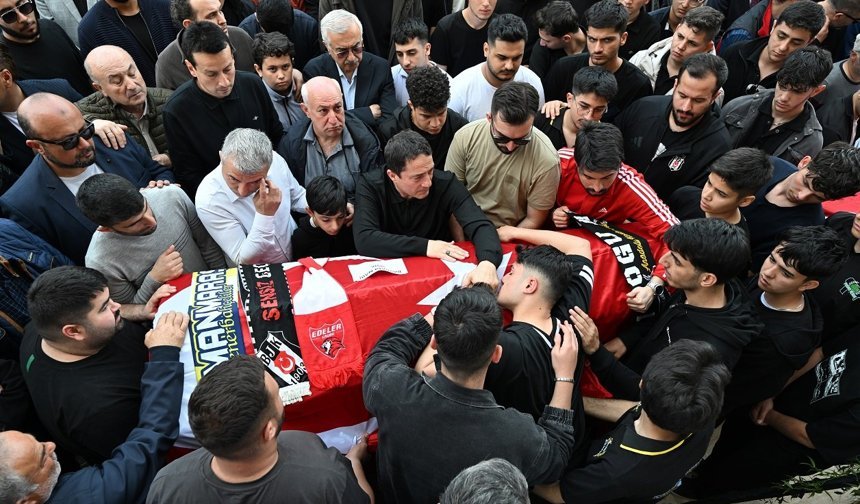 Kahramanmaraş'taki okul saldırısında yaşamını yitiren öğretmen ve öğrenciler gözyaşlarıyla uğurlandı