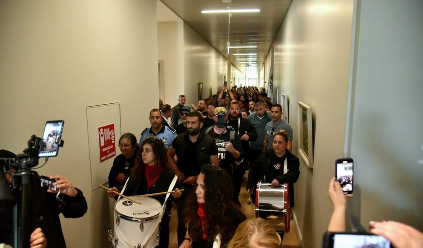 Meclis’te bekleyiş sürüyor