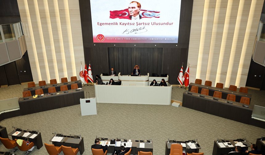 Meclisi Genel Kurulu'nda, hayat pahalılığını düzenleyen 11 yasa tasarısı komiteye geri çekildi