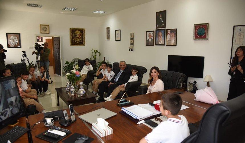 Milli Eğitim Bakanı Çavuşoğlu makamını Şht. Yalçın İlkokulu öğrencisi Hasan Basmaz’a devretti