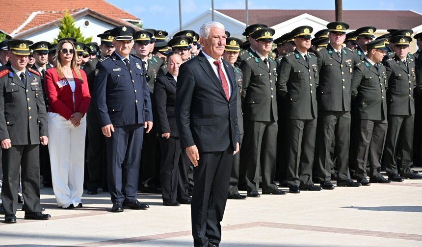 Özçınar, 23 Nisan Ulusal Egemenlik ve Çocuk Bayramı kutlama törenine katıldı