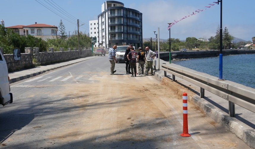Lefke Belediyesi, Ecevit Caddesi’nde çöken yolu onardı