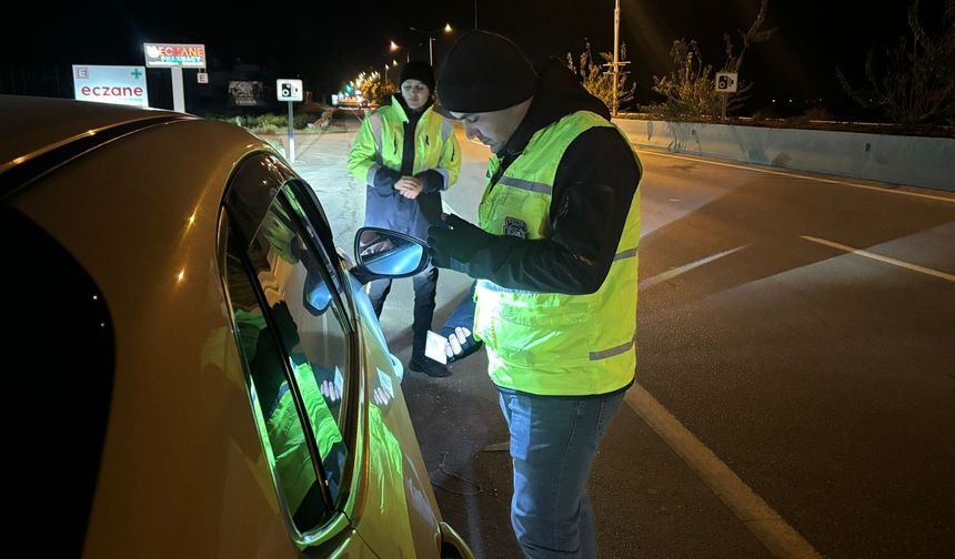 Trafik denetimlerinde 53 araç trafikten men edildi, iki sürücü tutuklandı