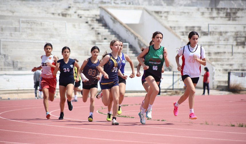 Ortaokullu Yıldızlar Şampiyonluk için Yarışıyor