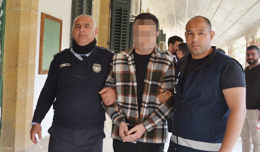 Dedektör Köpek Tepki Verdi, Ayakkabısında Uyuşturucu Çıktı