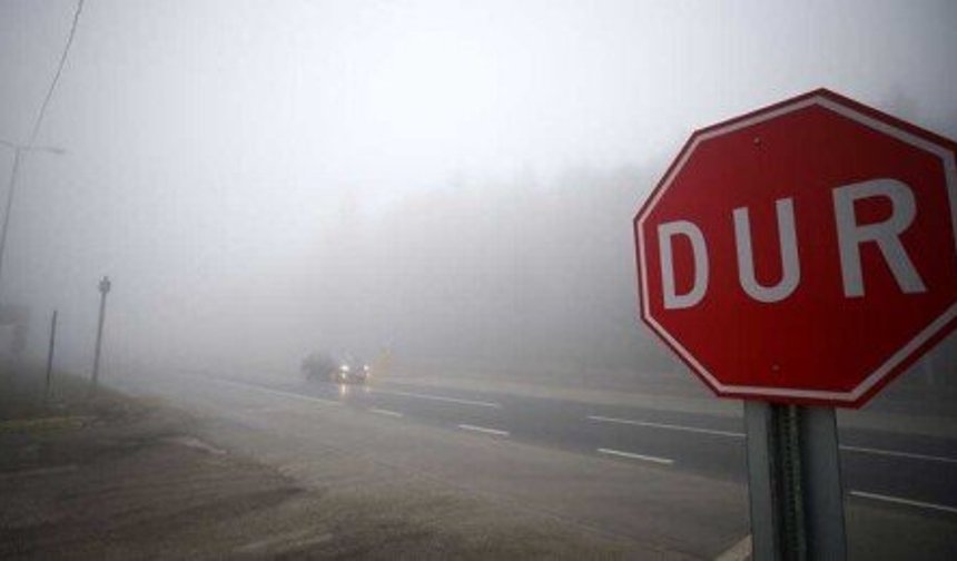 Lefkoşa-Gazimağusa ana yolu üzerinde sağanak yağmur var, görüş mesafesi azaldı