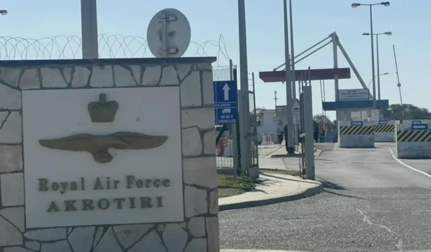 Rum Savunma Bakanı Palmas, İngiltere’de üsler konusunu görüştü