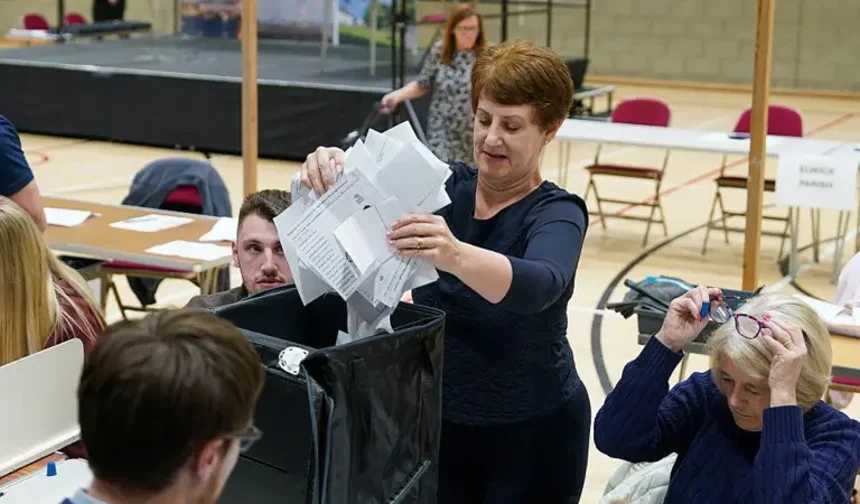 İngiltere'de yerel seçimlerin ilk sonuçlarında aşırı sağcı Reform UK Partisi öne çıktı