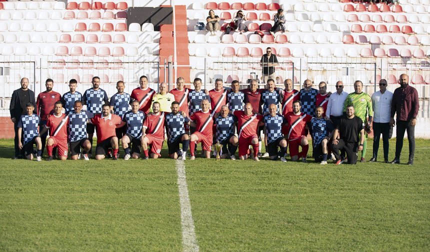 Cumhuriyet Meclisi ile Çatalköy Esentepe Belediyesi futbol takımlarından dostluk maçı