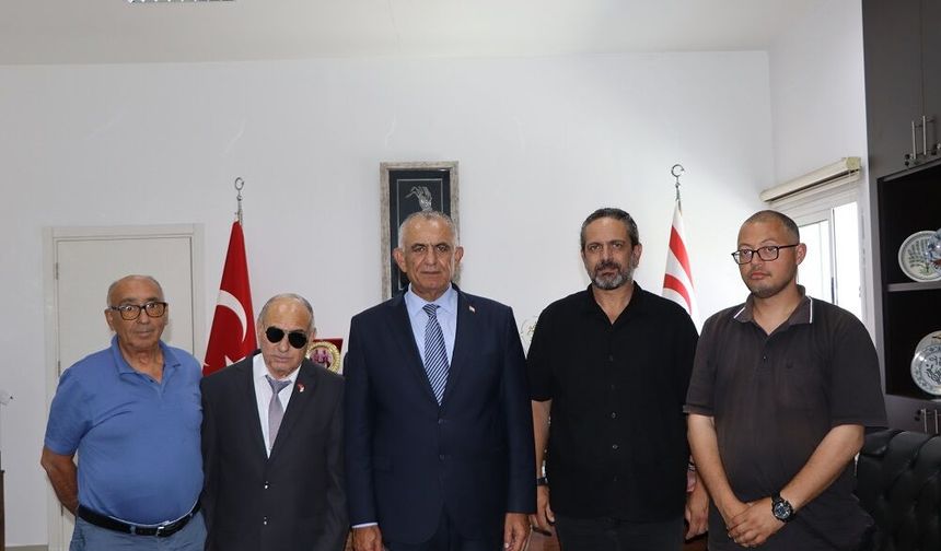 Çavuşoğlu, Engelliler Federasyonu heyetini kabul etti