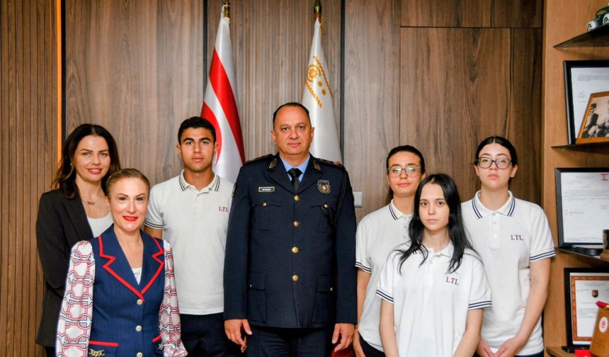 Polis Genel Müdürü Adalıer Lefkoşa Türk Lisesi öğrencilerini kabul etti