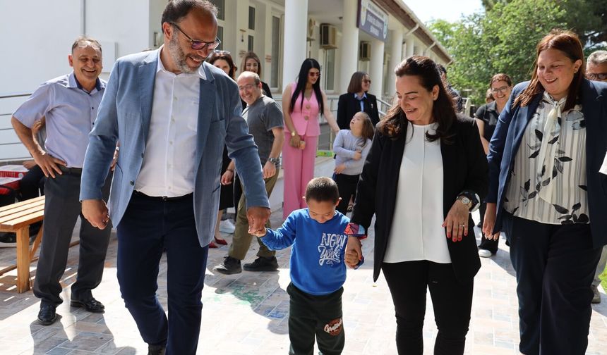 Sadıkoğlu, Ötüken Özel Eğitim Okulu’nu ziyaret etti