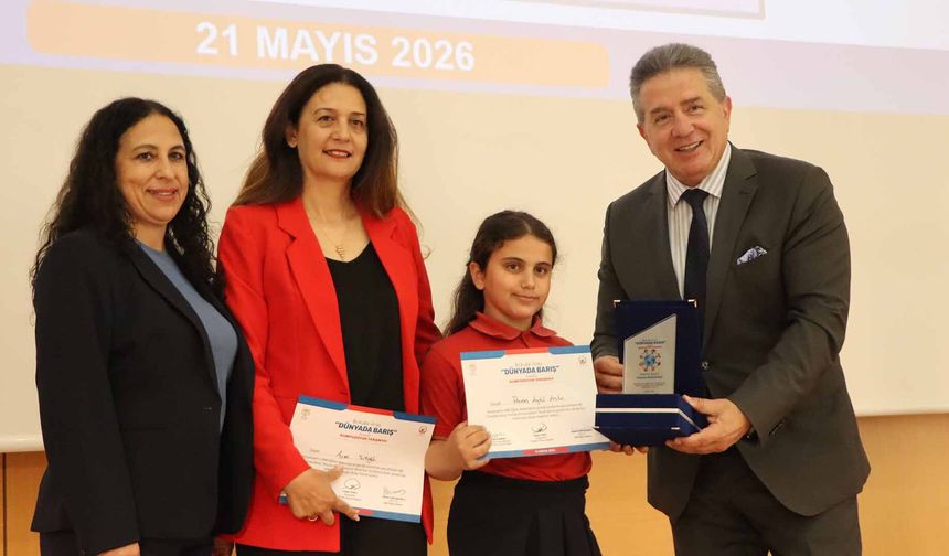 “Dünyada barış” konulu kompozisyon yarışmasının ödül töreni yapıldı