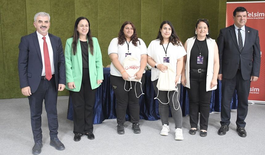 DAÜ TechGirls Komitesi'nin düzenlediği liseler arası bilişim yarışması yapıldı