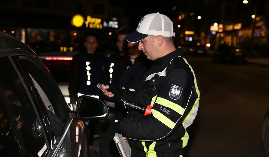 Trafik denetimlerinde 160 sürücü rapor edildi, 29 araç trafikten men edildi