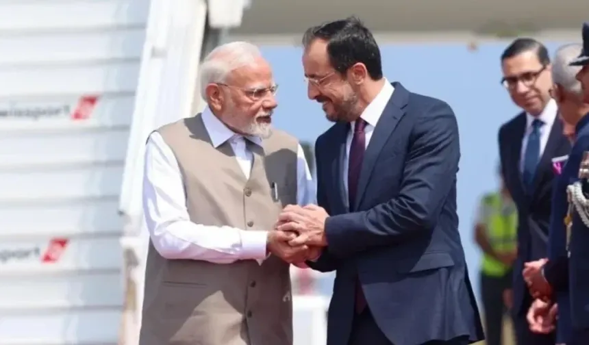 Hristodulidis dün Yeni Delhi’de Hindistan Başbakanı Modi’yle bir araya geldi