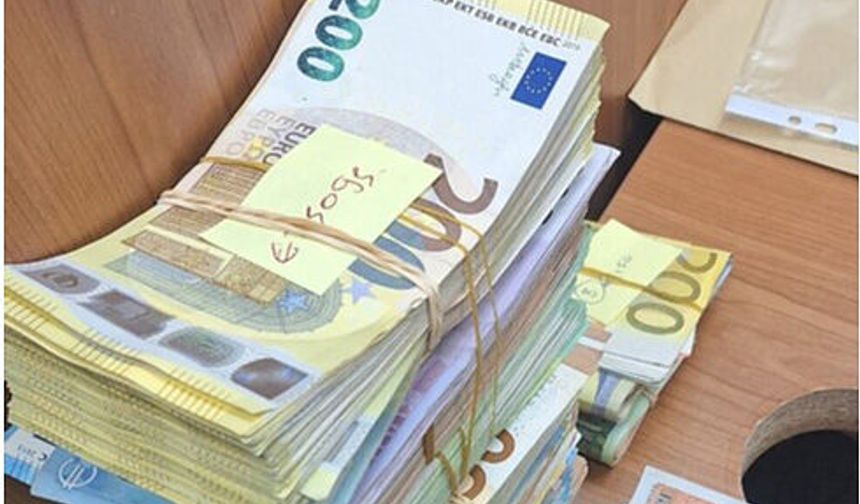 Rum Gümrüğü Araçta Yüklü Miktarda Nakit Ele Geçirdi