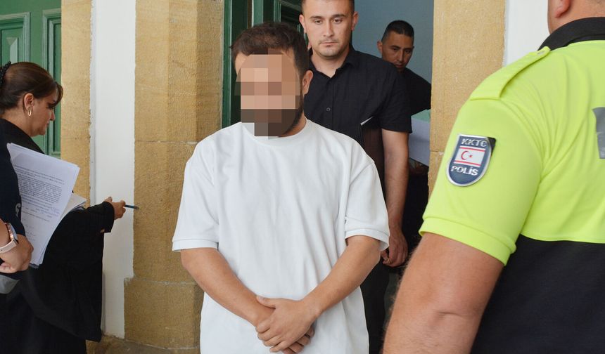 Müşterinin 2 Bin Dolarını Çalan Mağaza Çalışanı Cezaevine Gönderildi