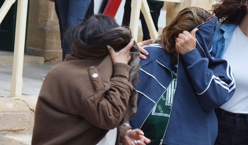 Sahte İkametgah Belgesiyle Oturma İzni Alan Anne Kız ve Diğer İki Zanlı Serbest Kaldı