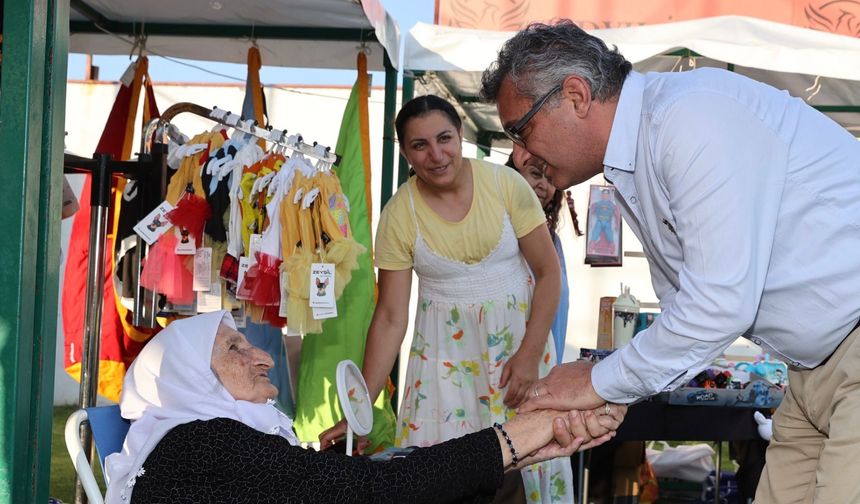 Erhürman, Cihangir'deki çocuk şenliğine katıldı