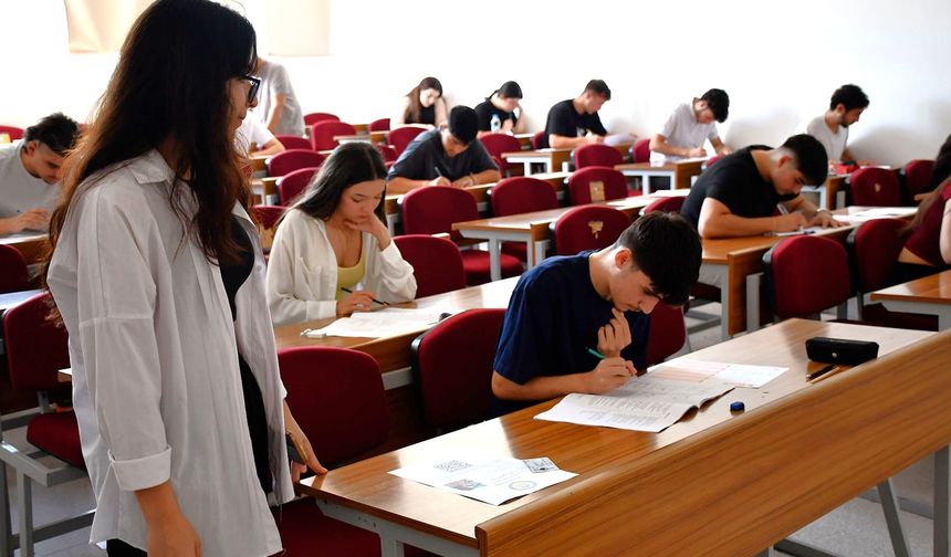 DAÜ giriş ve burs sınavı yapıldı