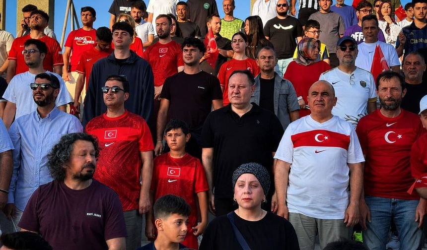 Öztürkler, Türkiye A Milli Futbol Takımı maçını Millet Bahçesi’nde izledi