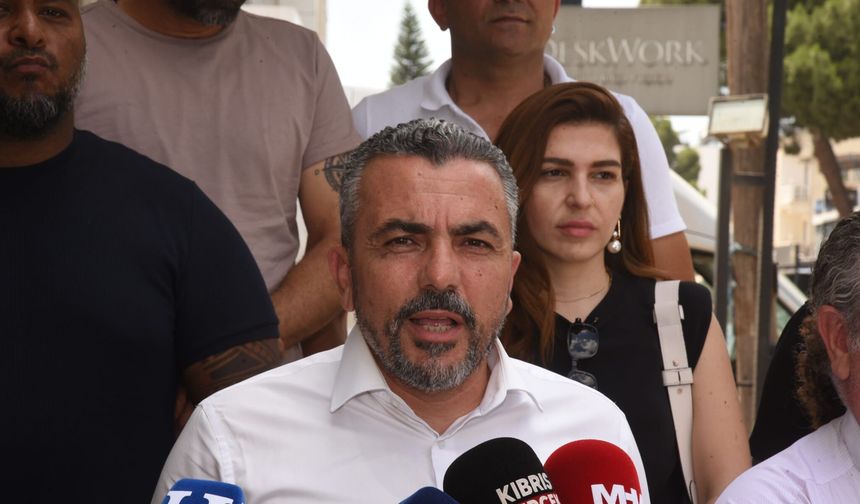 HÜR-İŞÇalışma ve Sosyal Güvenlik Bakanlığı önünde basın açıklaması yaparak asgari ücret masasının kurulmasını talep etti