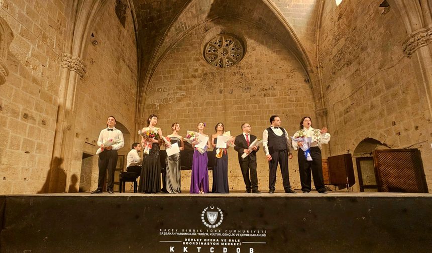 Bellapais Manastırı'nda Operanın Genç Yetenekleri Konseri yer aldı