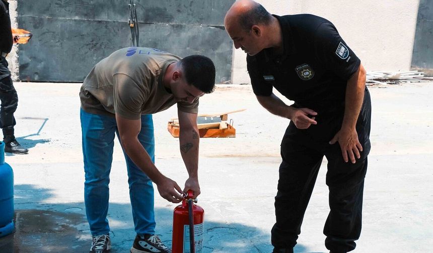 POLVAK ve İtfaiye Müdürlüğü iş birliğinde temel yangın eğitimi verildi