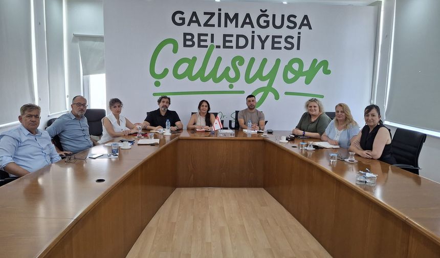 Gazimağusa Belediyesi'nde okul müdürleriyle toplantı yapıldı