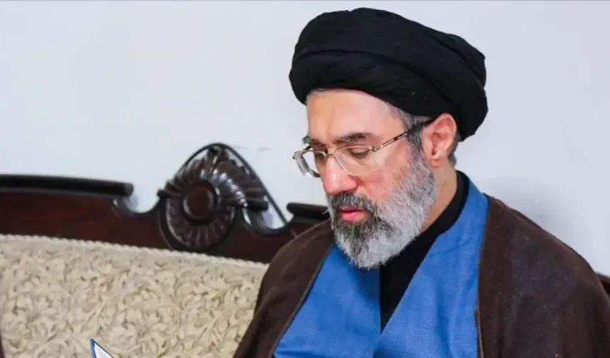İran lideri Hamaney, babasının öldürülmesinin "İntikamının" alınacağı sözünü verdi