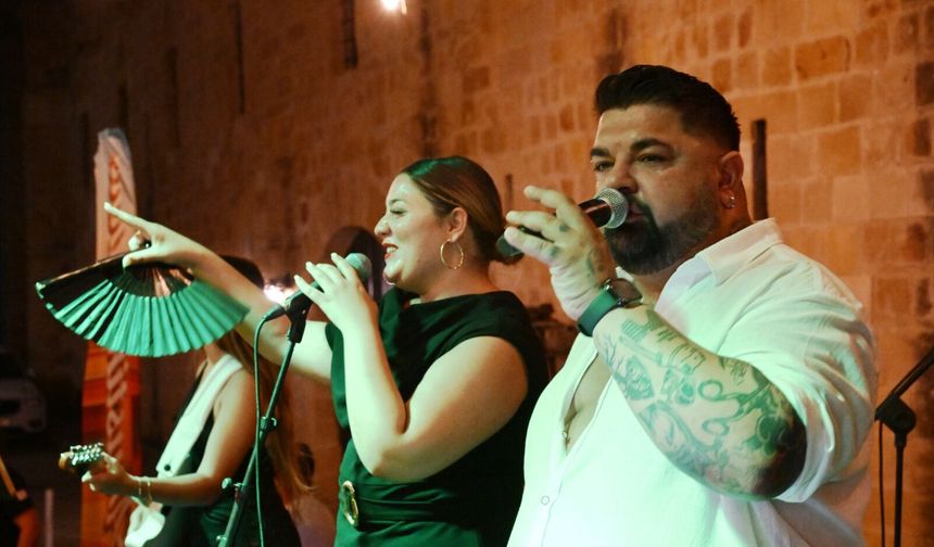 LTB Akustik Sahne'de dün akşam Aysu Mişon ve Eril Cambaz vardı