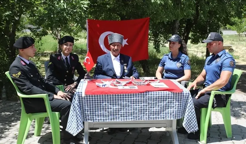 Tank şoförü Kıbrıs gazisi, silah arkadaşlarıyla verdiği mücadeleyi anlattı