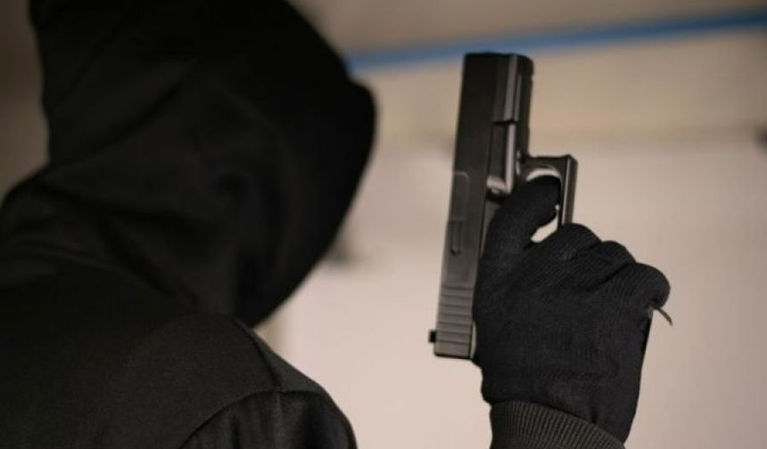Larnaka’da dün sabah kuyumcuya silahlı soygun girişiminde bulunuldu