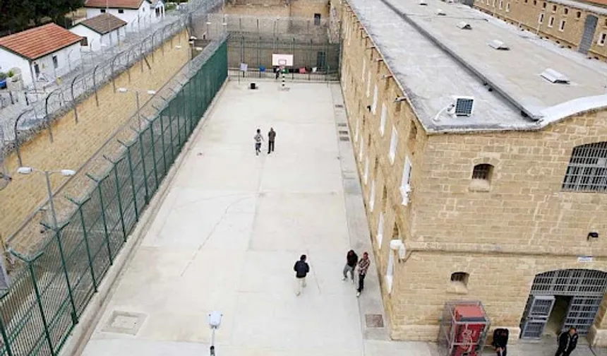 Güney Kıbrıs'ta Cezaevinden izinli çıktı hırsızlık yaptı