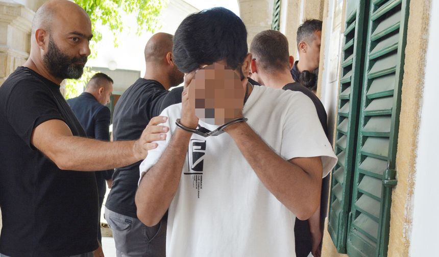 Polisten Kaçmaya Çalışan Zanlının Evinden 3 Kilo Hintkeneviri Çıktı