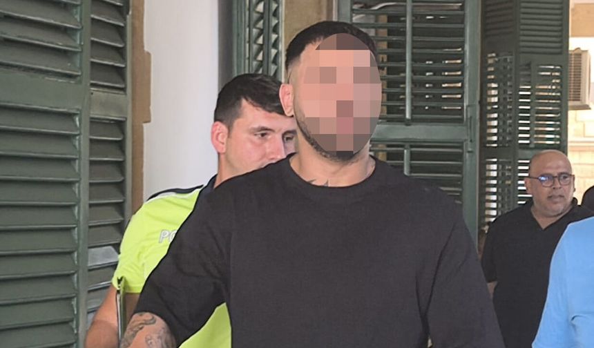 Polisten Kaçtı, Araçta Bıçak ve Muşka Bulundu