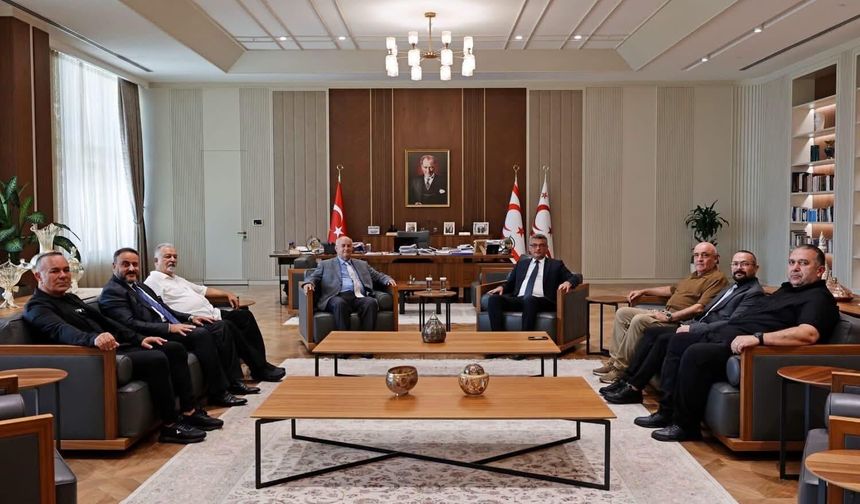 Cumhurbaşkanı Erhürman, Milli Mücadele Vakfı başkanı ve yönetim kurulu üyelerini kabul etti