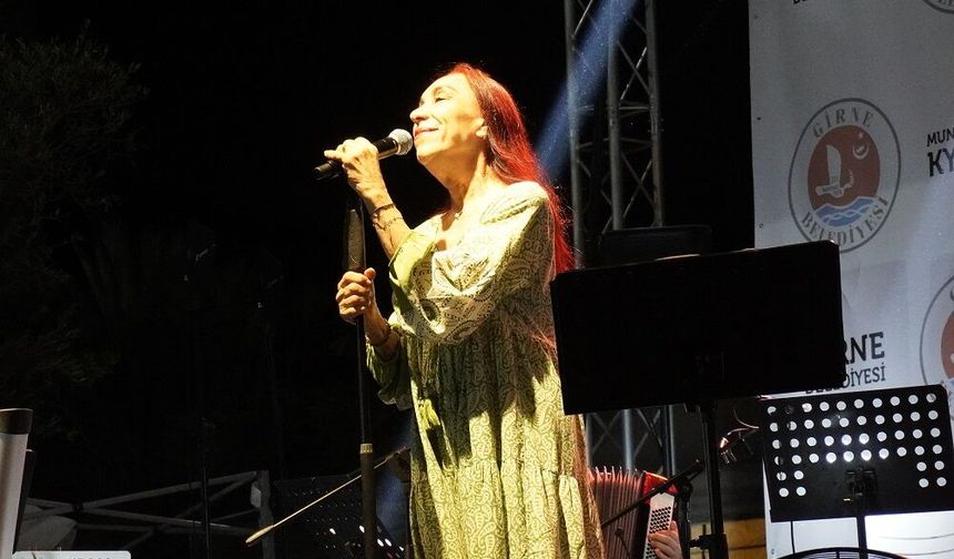 18. Girne Ozanköy Pekmez Festivali'nde bu gece Sinan Güzen konseri var