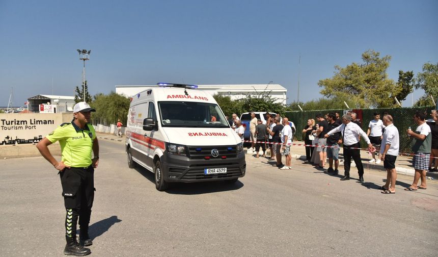 Girne açıklarında su alan feribottaki yolcuların tahliyesi sürüyor