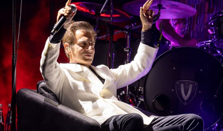 Teoman, Kıbrıs’ta Müzikseverlere Unutulmaz Bir Gece Yaşattı
