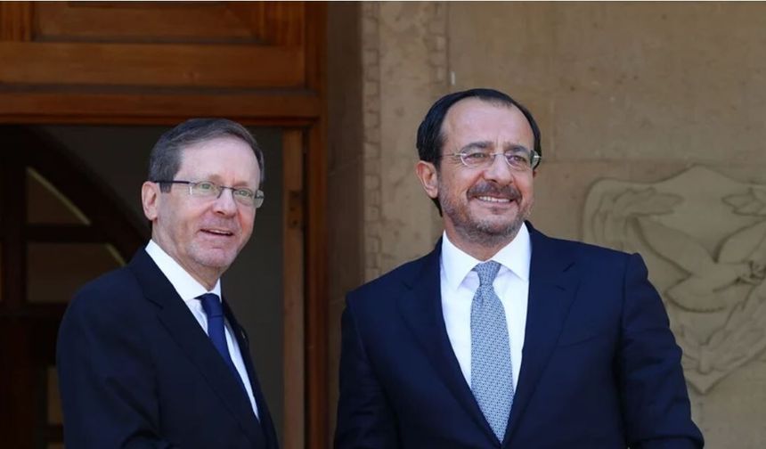 Cyprus Mail: “Hristodulidis’in Herzog ziyaretini öne çıkarması Türkiye’nin tutumunu olumsuz etkileyebilir”