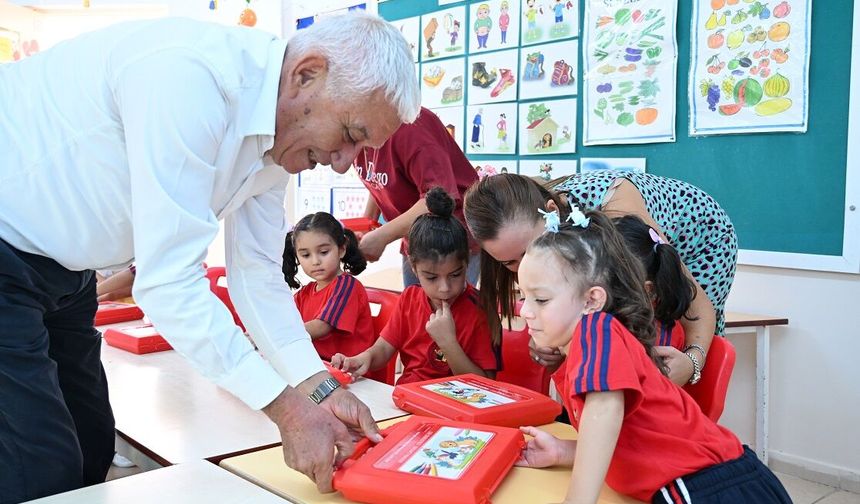 Güzelyurt Belediye Başkanı Özçınar'dan okullara ziyaret